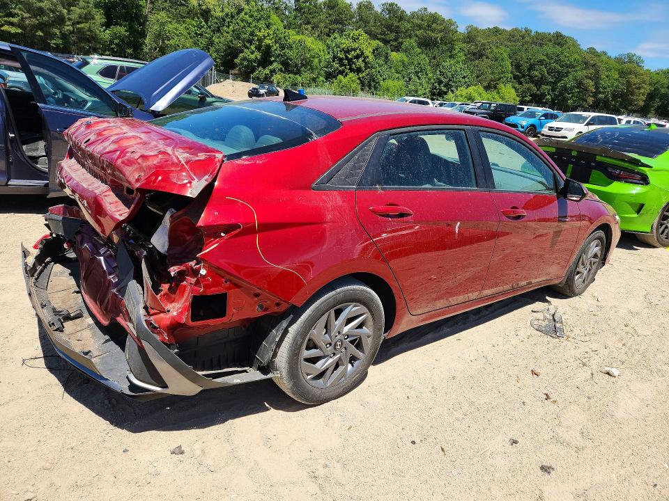 Снимка 3 от търг – 2024 HYUNDAI ELANTRA с VIN KMHLM4DG8RU736525