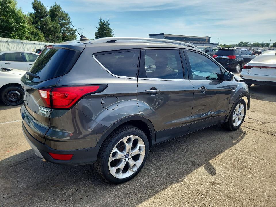 Photo 3 from auction – 2019 FORD ESCAPE with VIN 1FMCU0J90KUA56364