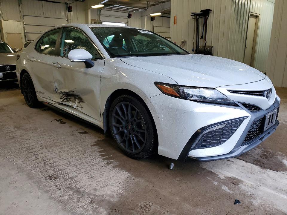 Photo 4 from auction – 2022 TOYOTA CAMRY with VIN 4T1G11AK2NU051772