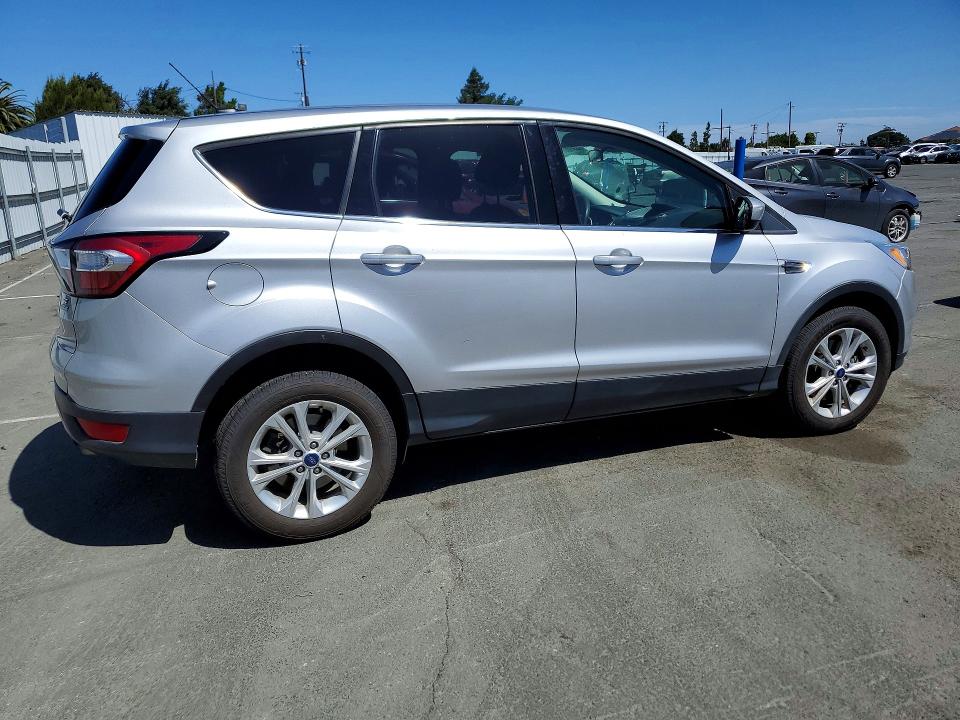 Photo 3 from auction – 2017 FORD ESCAPE with VIN 1FMCU9GD1HUE55471