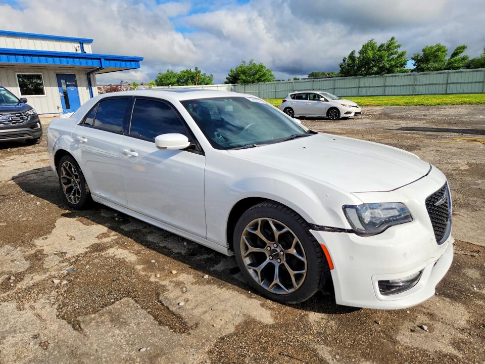 Photo 4 from auction – 2018 CHRYSLER 300 with VIN 2C3CCABG0JH274580