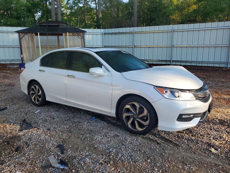 Photo 4 from auction – 2016 HONDA ACCORD with VIN 1HGCR2F73GA215154