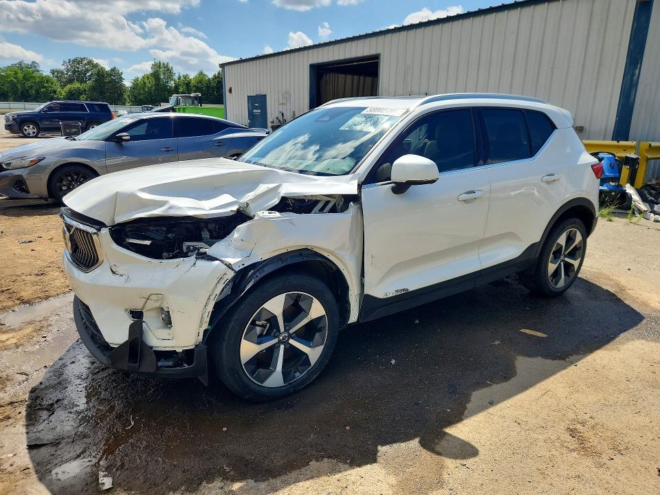 VOLVO XC40 2023 с VIN YV4L12UE2P2987143 - Снимка от търг