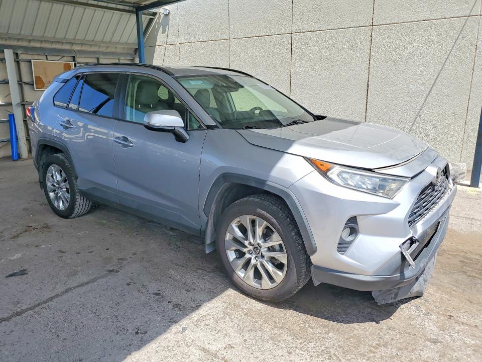 Photo 4 from auction – 2019 TOYOTA RAV4 with VIN JTMC1RFV4KD030339