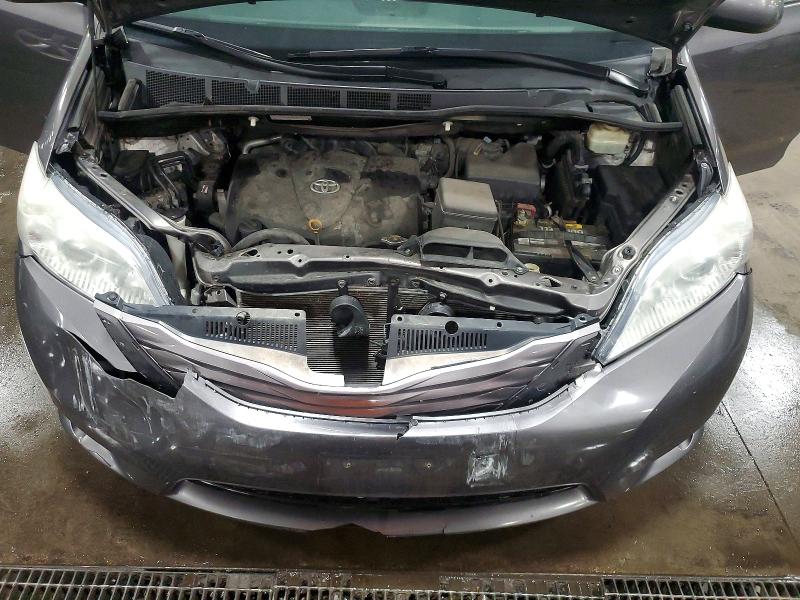 Photo 11 from auction – 2017 TOYOTA SIENNA with VIN 5TDJZ3DC9HS155199