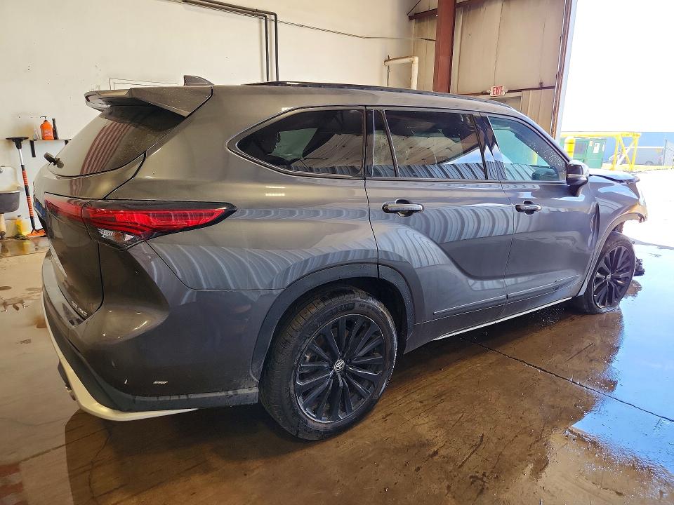 Photo 3 from auction – 2023 TOYOTA HIGHLANDER with VIN 5TDKDRBH5PS004637