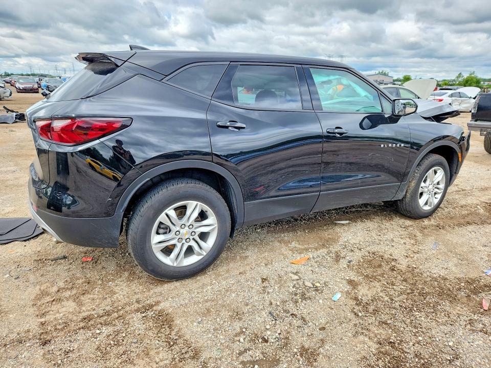 Photo 3 from auction – 2022 CHEVROLET BLAZER with VIN 3GNKBHR43NS123743