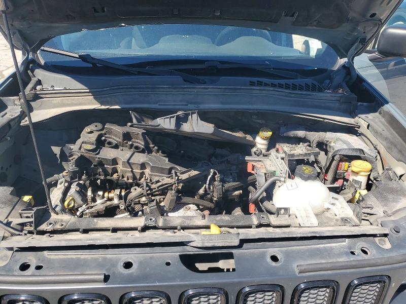 Photo 11 from auction – 2018 JEEP RENEGADE with VIN ZACCJBAB2JPH93237