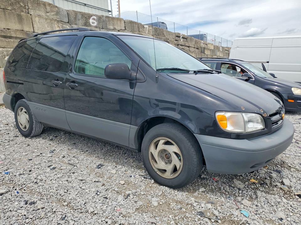 Photo 4 from auction – 1998 TOYOTA SIENNA with VIN 4T3ZF13C5WU021805