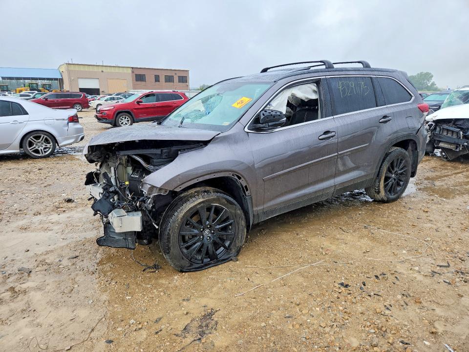 TOYOTA HIGHLANDER 2019 with VIN 5TDJZRFH9KS607073 - Photo from auction