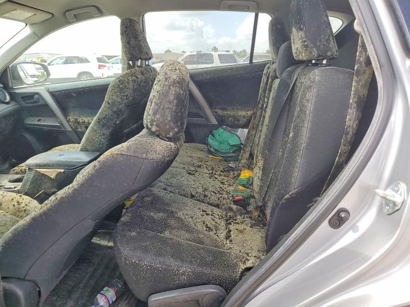 Photo 11 from auction – 2018 TOYOTA RAV4 with VIN 2T3BFREV3JW723953