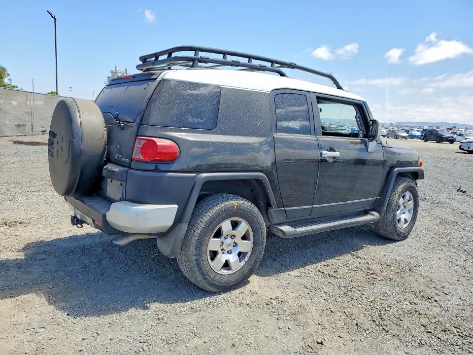 Photo 3 from auction – 2008 TOYOTA FJ CRUISER with VIN JTEBU11F48K014310
