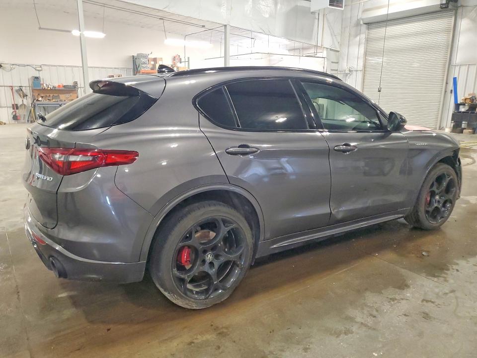 Photo 3 from auction – 2022 ALFA ROMEO STELVIO with VIN ZASPAKBN1N7D29635