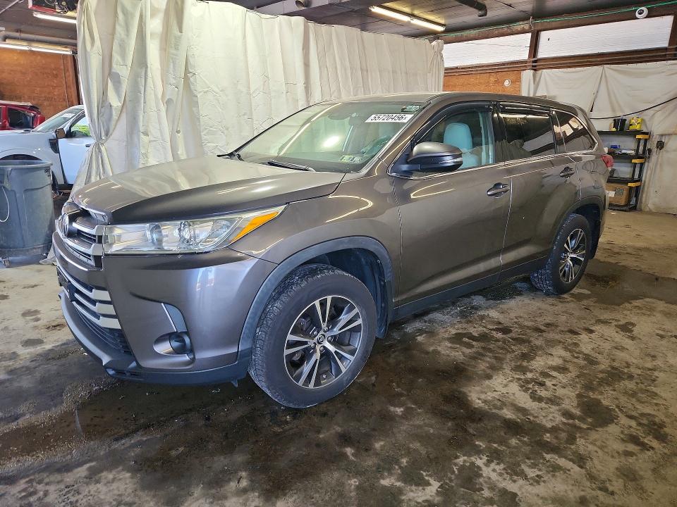 TOYOTA HIGHLANDER 2019 with VIN 5TDBZRFH6KS704994 - Photo from auction