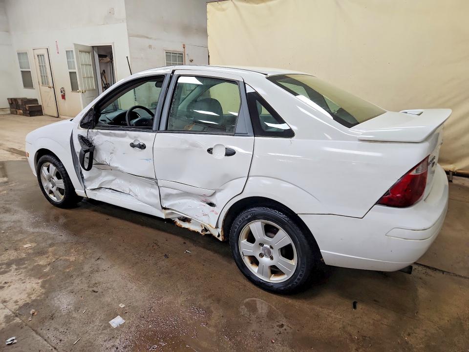 Photo 2 from auction – 2007 FORD FOCUS with VIN 1FAHP34N07W275872