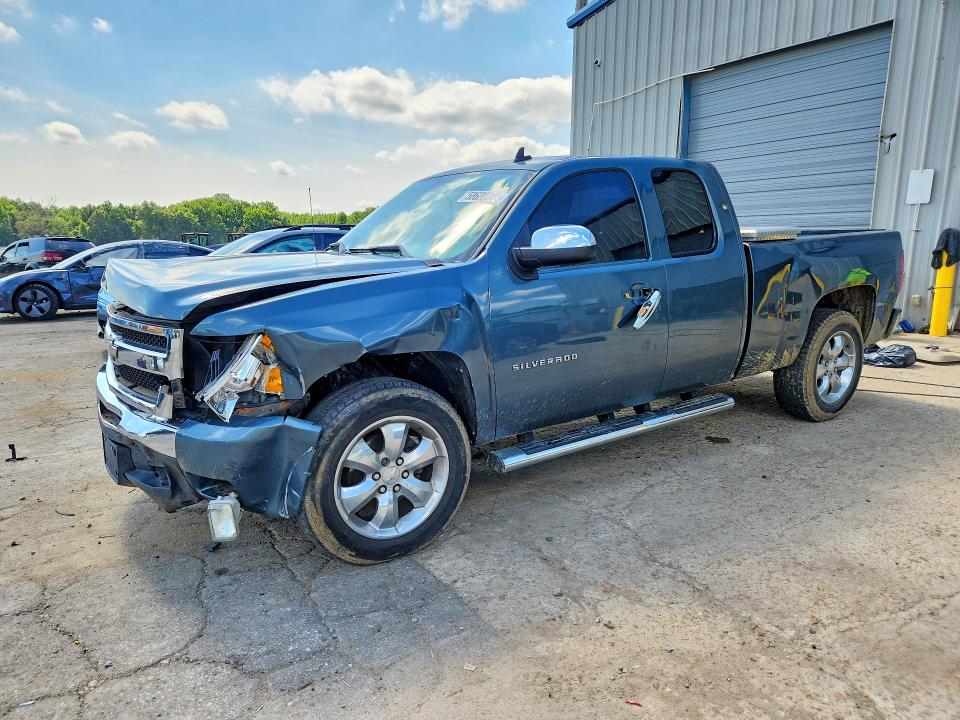 CHEVROLET SILVERADO 2011 with VIN 1GCRCSE02BZ245318 - Photo from auction