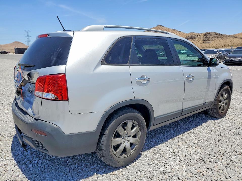 Photo 3 from auction – 2013 KIA SORENTO with VIN 5XYKT3A61DG418118