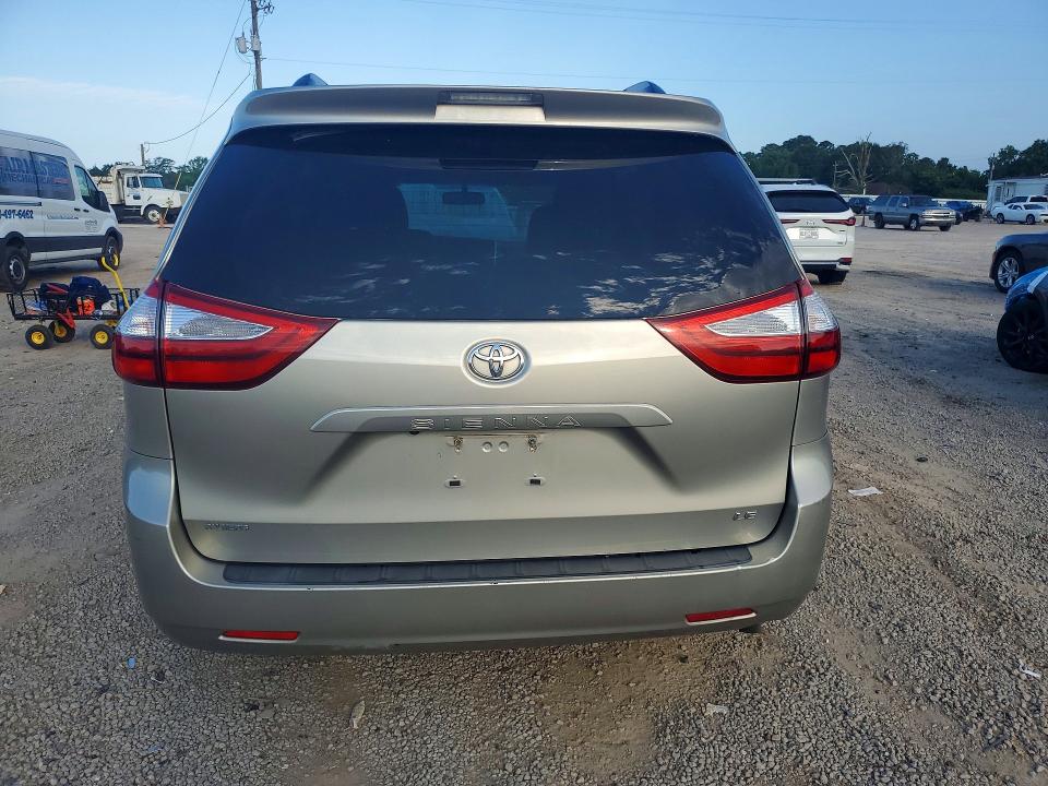 Photo 6 from auction – 2017 TOYOTA SIENNA with VIN 5TDKZ3DC3HS789757