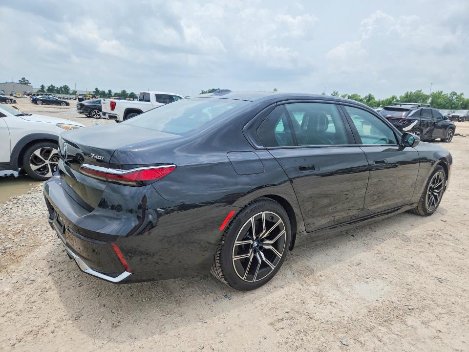 Zdjęcie 3 z aukcji – 2023 BMW 740 z VIN WBA23EH00PCM21708