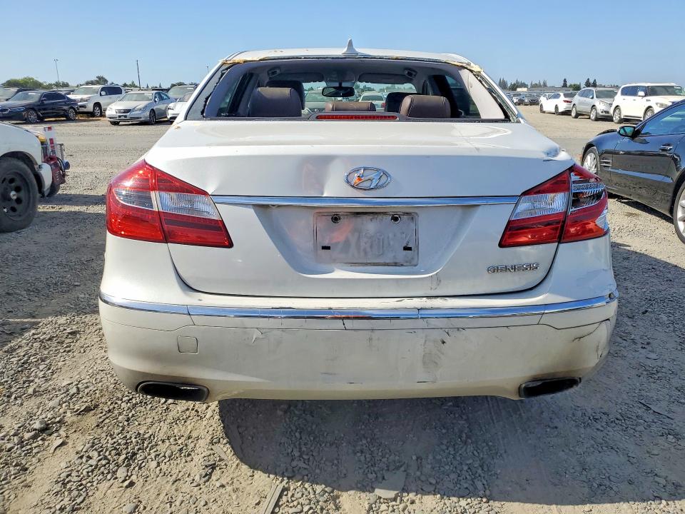Photo 6 from auction – 2013 HYUNDAI GENESIS with VIN KMHGC4DD1DU227735