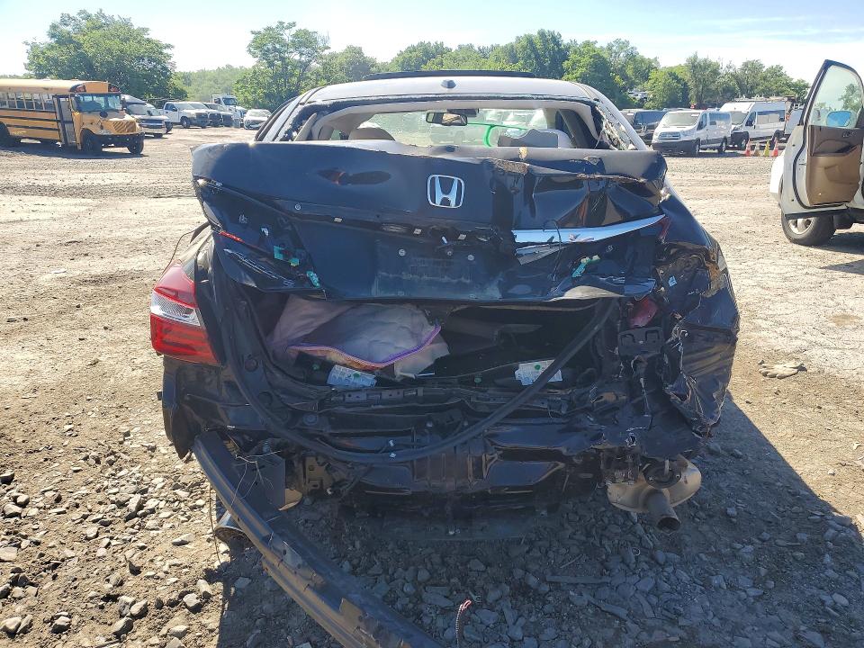 Photo 6 from auction – 2016 HONDA ACCORD with VIN 1HGCR3F02GA021918