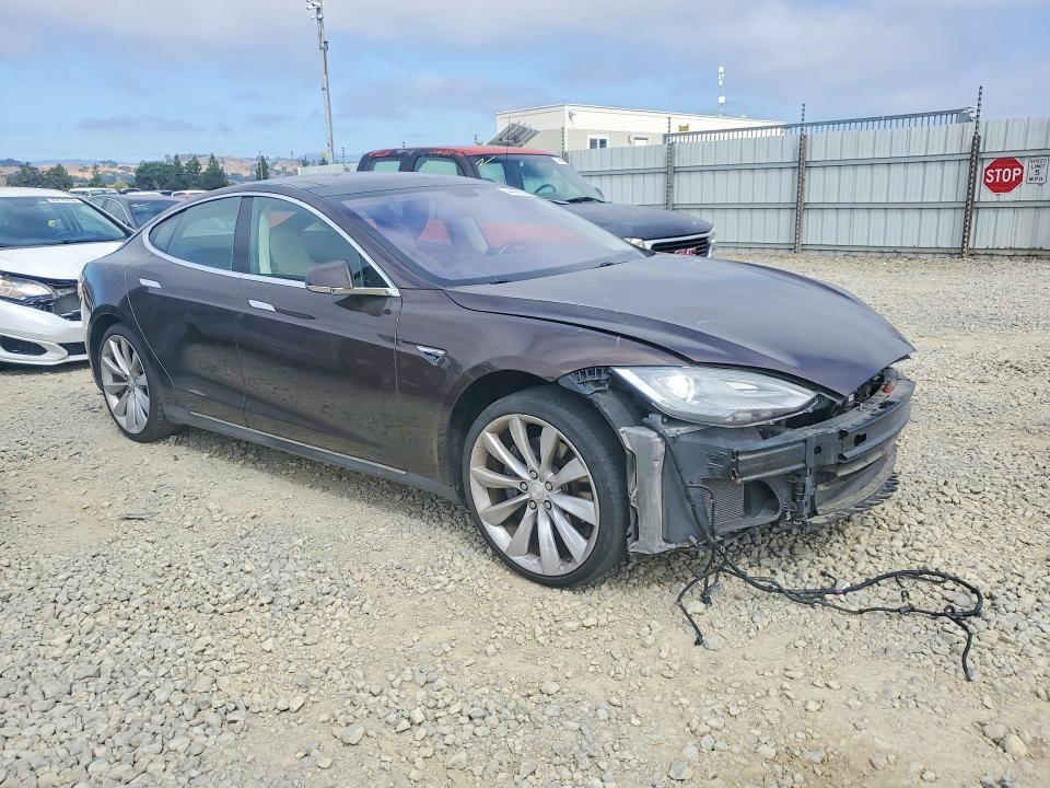 Photo 4 from auction – 2014 TESLA MODEL S with VIN 5YJSA1H13EFP50056
