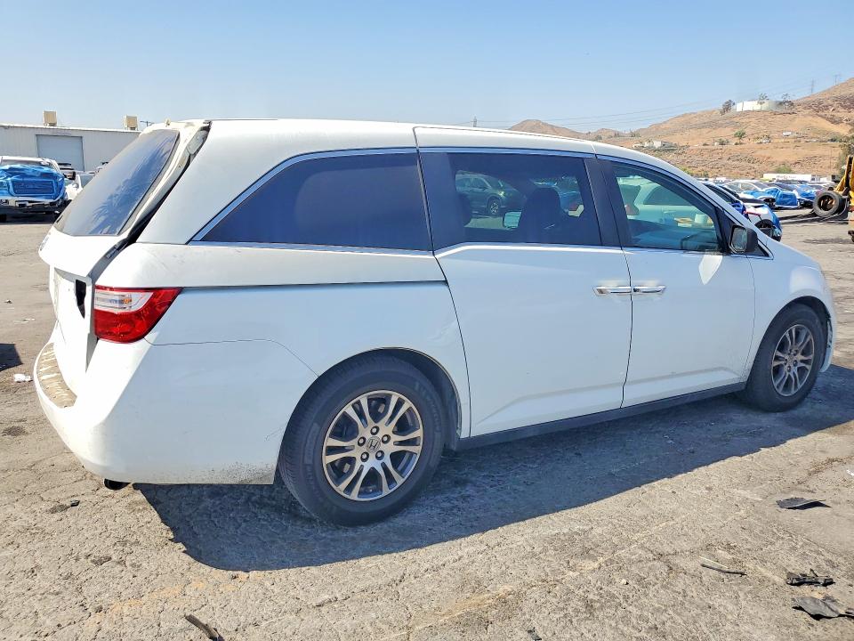Photo 3 from auction – 2013 HONDA ODYSSEY with VIN 5FNRL5H4XDB051919