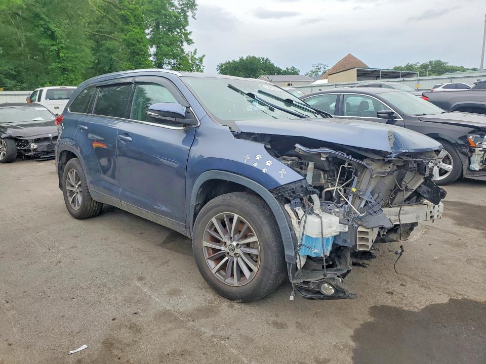 Photo 4 from auction – 2019 TOYOTA HIGHLANDER with VIN 5TDJZRFH8KS968603