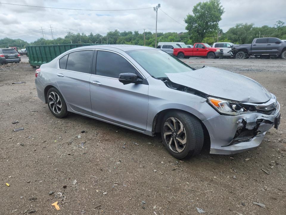 Photo 4 from auction – 2017 HONDA ACCORD with VIN 1HGCR2F81HA098491
