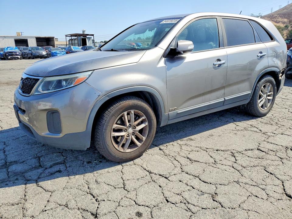 KIA SORENTO 2015 with VIN 5XYKTCA65FG654371 - Photo from auction