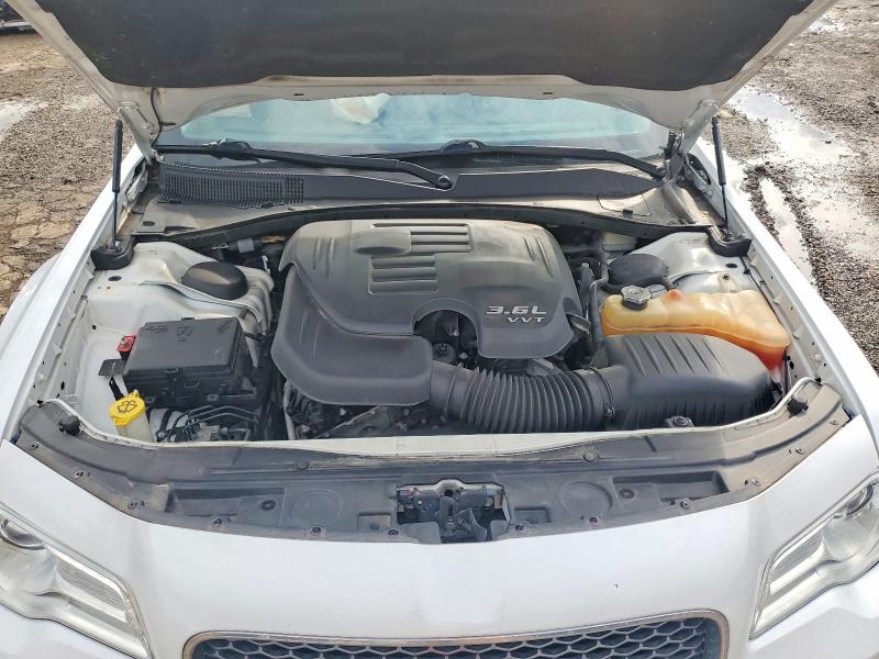 Фото 11 с аукциона – 2015 CHRYSLER 300C с VIN 2C3CCAKG9FH793263