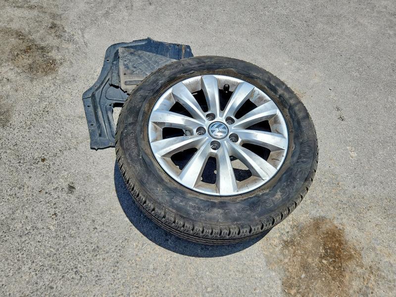 Photo 12 from auction – 2015 VOLKSWAGEN PASSAT with VIN 1VWAS7A35FC021513