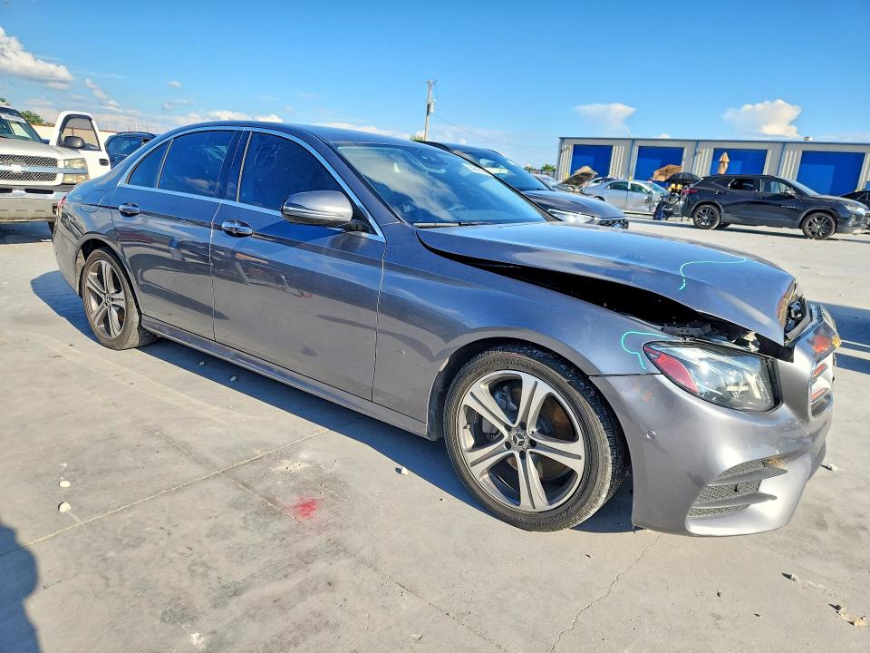 Photo 4 from auction – 2018 MERCEDES-BENZ E with VIN WDDZF4JB3JA310500