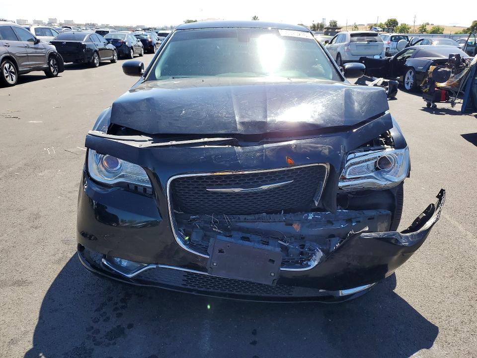 Photo 5 from auction – 2016 CHRYSLER 300 with VIN 2C3CCAAG2GH234091