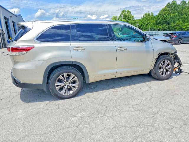 Photo 3 from auction – 2015 TOYOTA HIGHLANDER with VIN 5TDJKRFHXFS142975