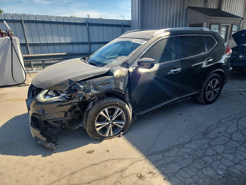 NISSAN ROGUE 2017 with VIN 5N1AT2MV5HC749072 - Photo from auction