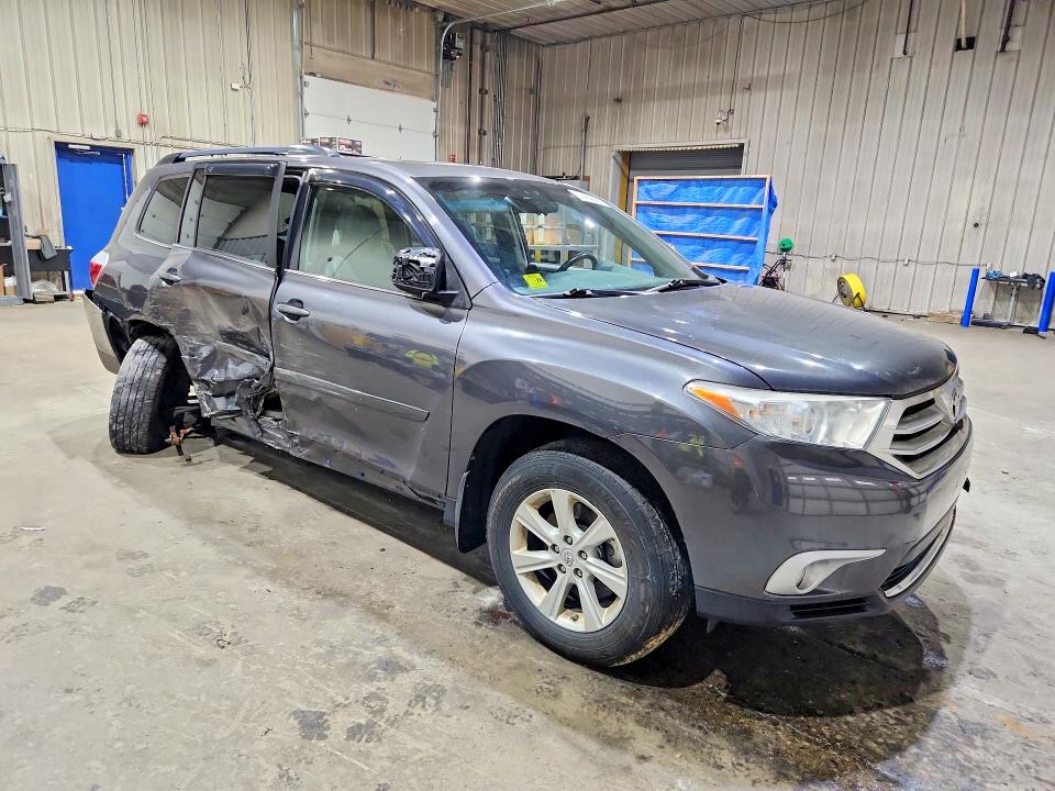 Photo 4 from auction – 2012 TOYOTA HIGHLANDER with VIN 5TDBK3EH4CS174786