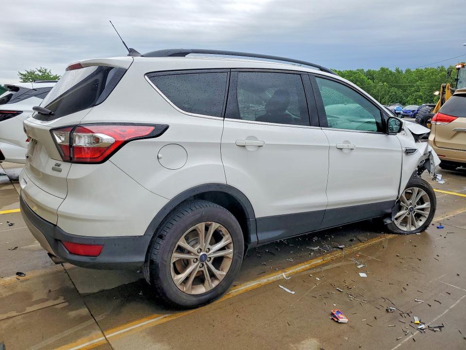 Photo 3 from auction – 2018 FORD ESCAPE with VIN 1FMCU0GD7JUC03970
