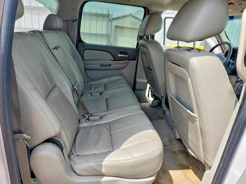 Photo 11 from auction – 2010 CHEVROLET SUBURBAN with VIN 1GNUKJE30AR254459