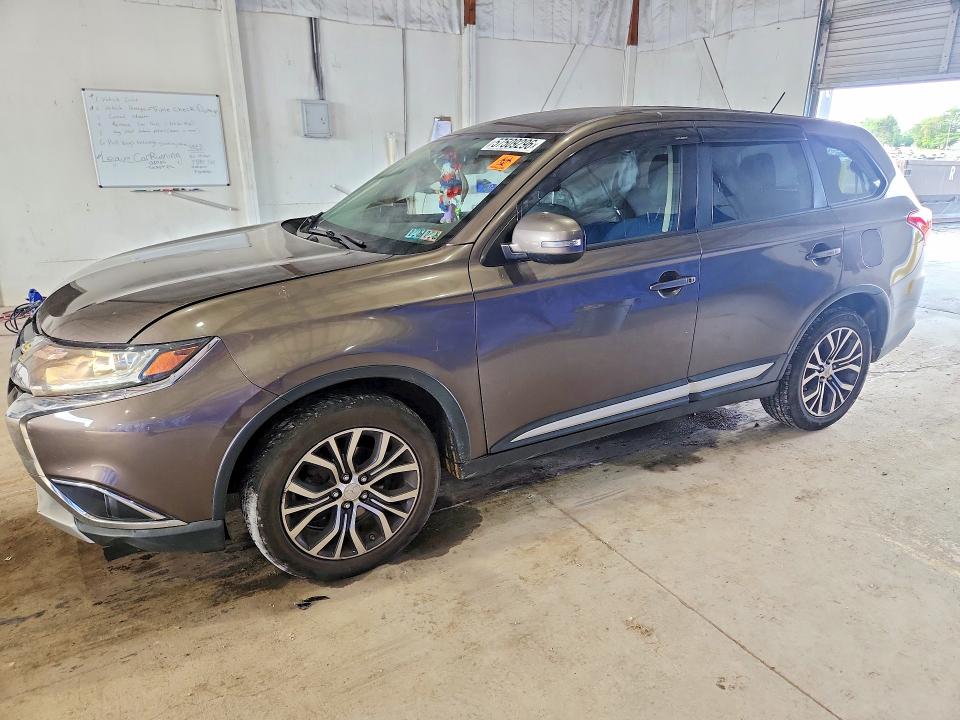 MITSUBISHI OUTLANDER 2016 с VIN JA4AZ3A30GZ017644 - Снимка от търг