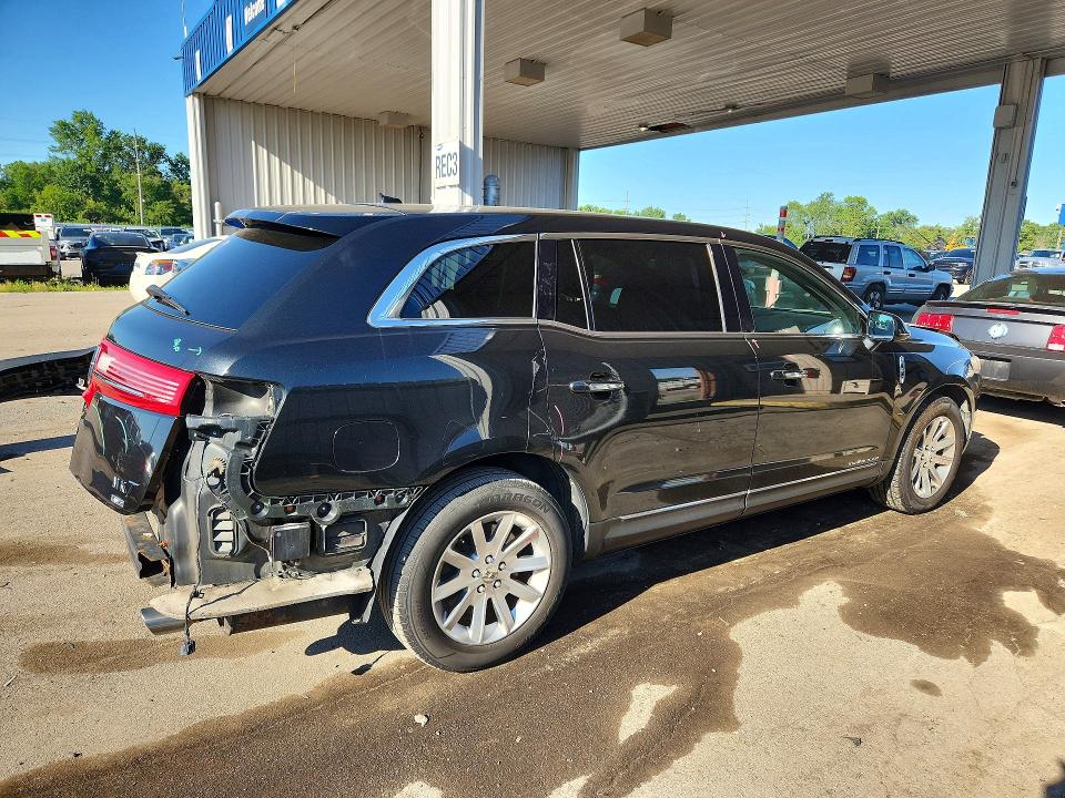 Photo 3 from auction – 2014 LINCOLN MKT with VIN 2LMHJ5NK8EBL59142