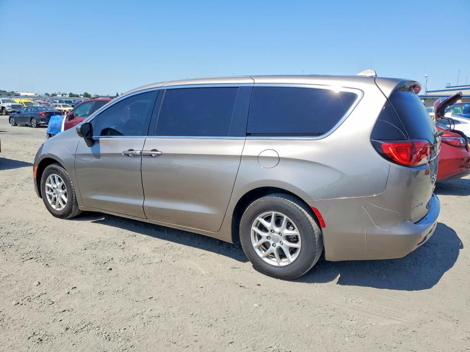 Photo 2 from auction – 2018 CHRYSLER PACIFICA with VIN 2C4RC1CGXJR236529