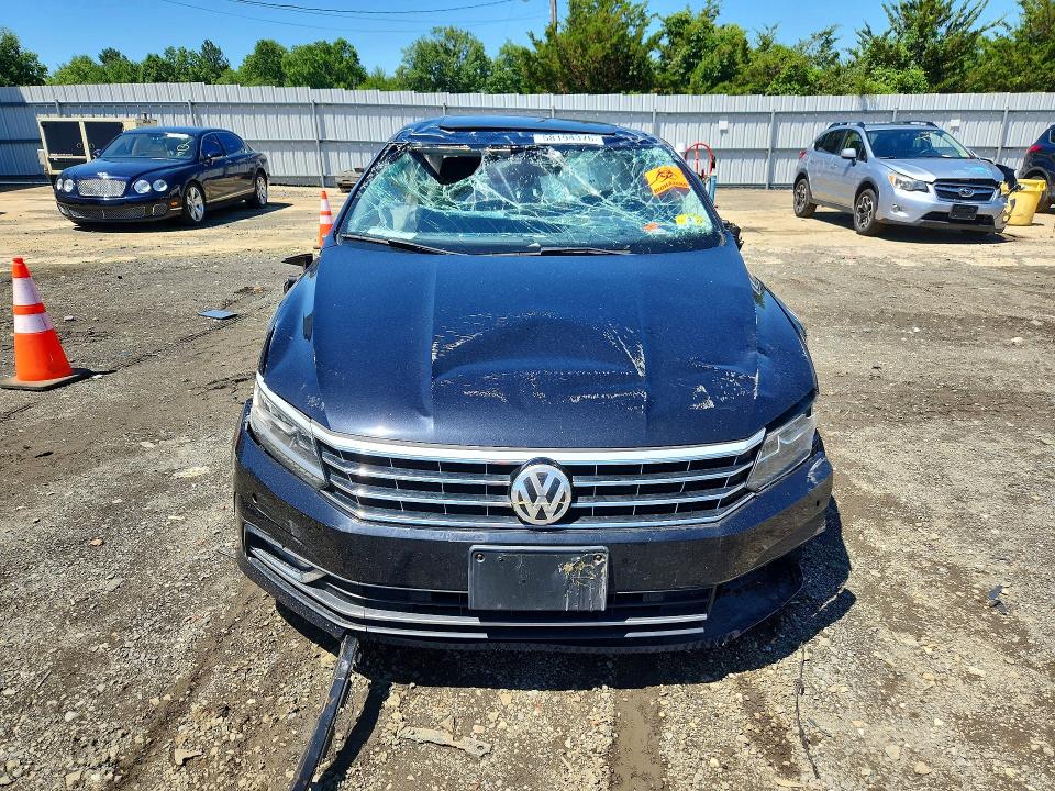 Photo 5 from auction – 2017 VOLKSWAGEN PASSAT with VIN 1VWGT7A39HC012937