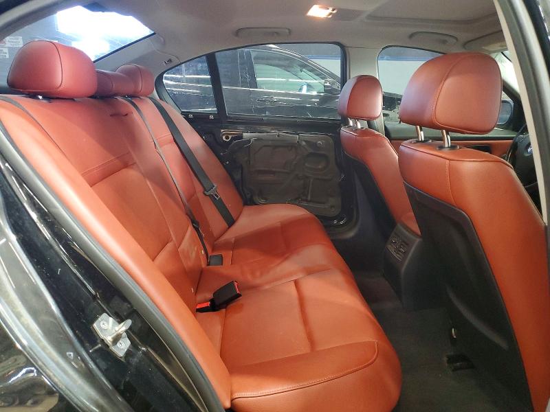 Photo 10 from auction – 2011 BMW 328 with VIN WBAPK5C51BA994021