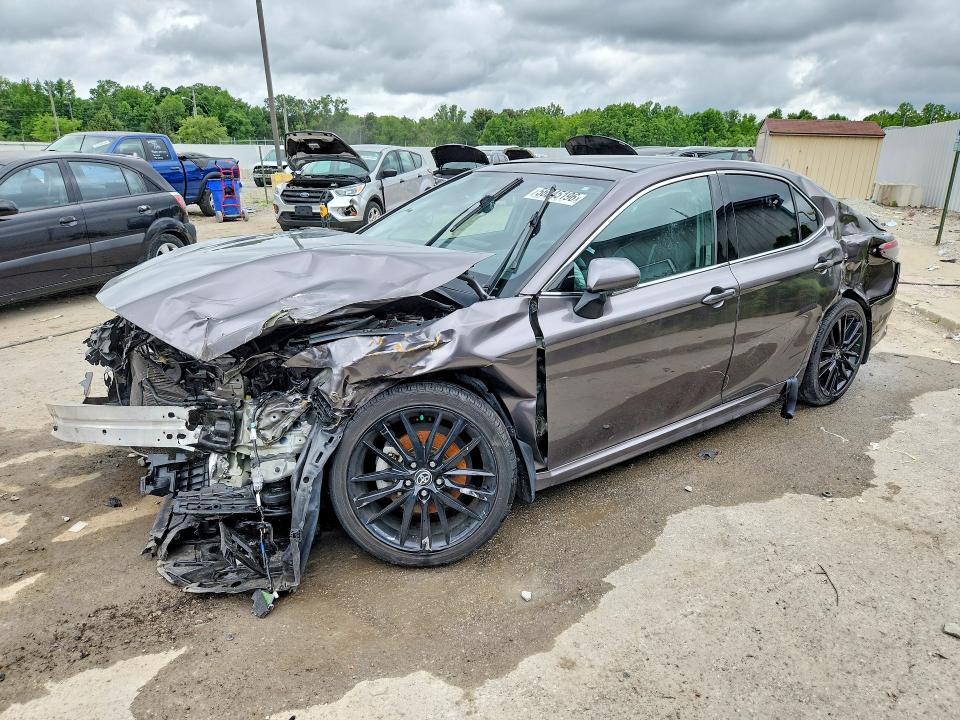 Photo 1 from auction – 2022 TOYOTA CAMRY with VIN 4T1K61AK2NU023157