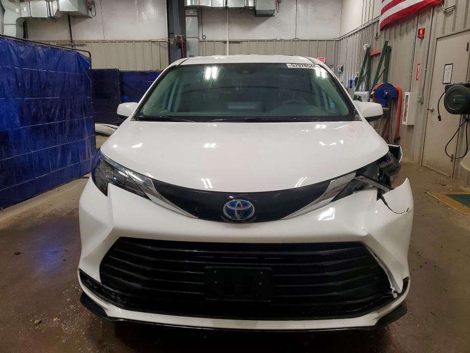 Photo 5 from auction – 2024 TOYOTA SIENNA with VIN 5TDKRKEC0RS223632