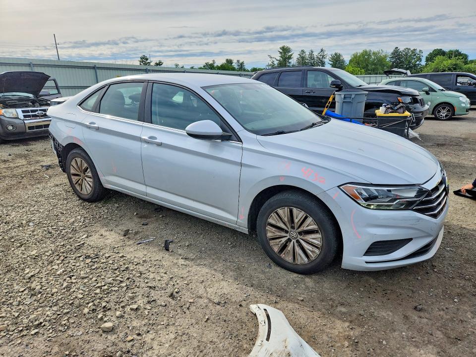 Photo 4 from auction – 2019 VOLKSWAGEN JETTA with VIN 3VWC57BU1KM130776