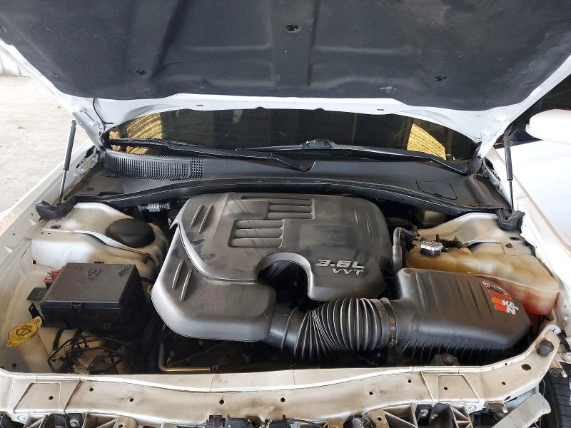 Photo 11 from auction – 2016 CHRYSLER 300 with VIN 2C3CCABG0GH156618