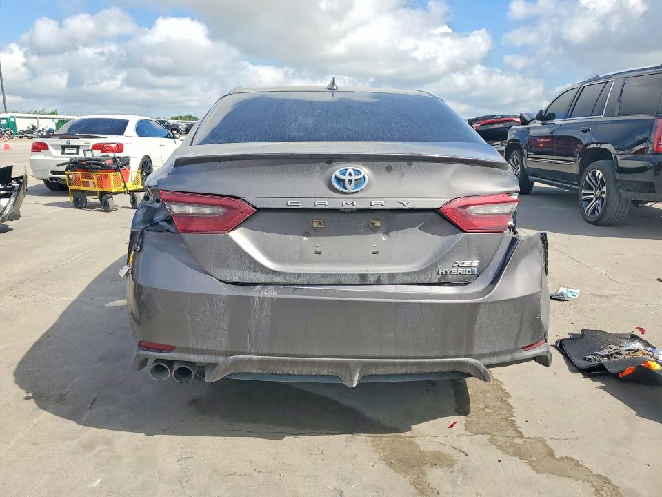 Photo 6 from auction – 2021 TOYOTA CAMRY with VIN 4T1K31AK9MU029903
