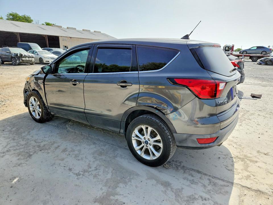 Снимка 2 от търг – 2019 FORD ESCAPE с VIN 1FMCU0GD0KUB58405